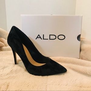 ALDO Black Velvet Pointed Toe Pumps. Size 9.